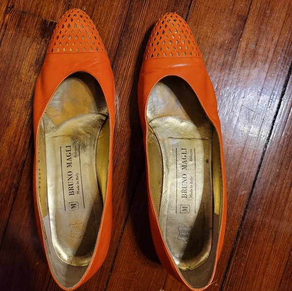 Vintage Bruno Magli Orange Low Heel Loafers with Gold Heels Sz EU 37.5/ 7 Wome - Picture 2 of 14